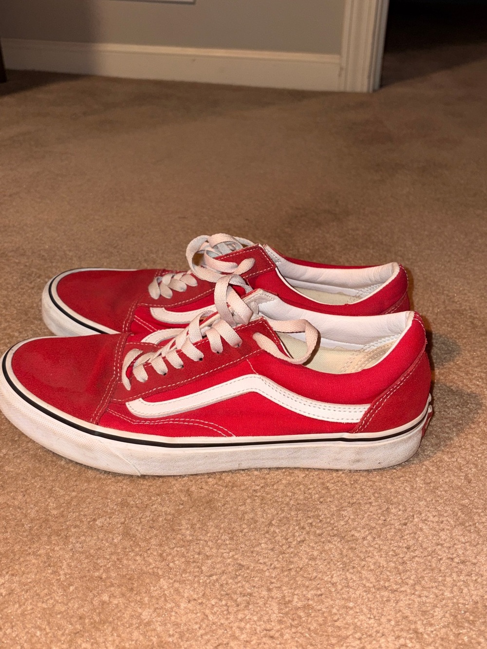 Vans men’s Old Skool Red Skate Shoes